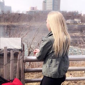 Meet your Posher, Kayla